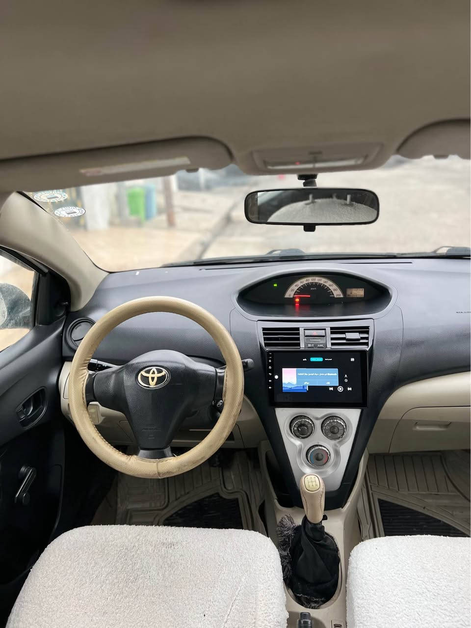 تویاتا یارس ٢٠٠٨    گێر حادی سپی بەفری 
٥ پارچەی سبوغە بەبێ داخلی و بەبێ ژۆرێ پێش و پشتی کەپسە مەکینە گەورەیە
گێر و مەکینە بەشەرت رەقەم باریکە ٤ تایەی نوێیە 
سعری ٧٢ مەجال رەقەم مۆبایل:*********** ڤایبەر وەتساپ أربيل, العراق
