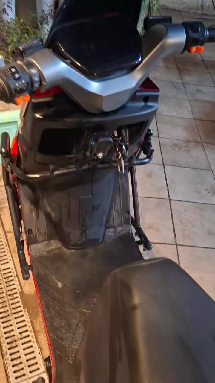 السلام عليكم 
دراجه شحن كارو شركه الدراجه مو تجميع شركه 
الدراجه 3 سرعات وياهه شاحنها المفتاح بصمه و سويج 
العنوان بغداد الكاظميه للاستفسار ***********
