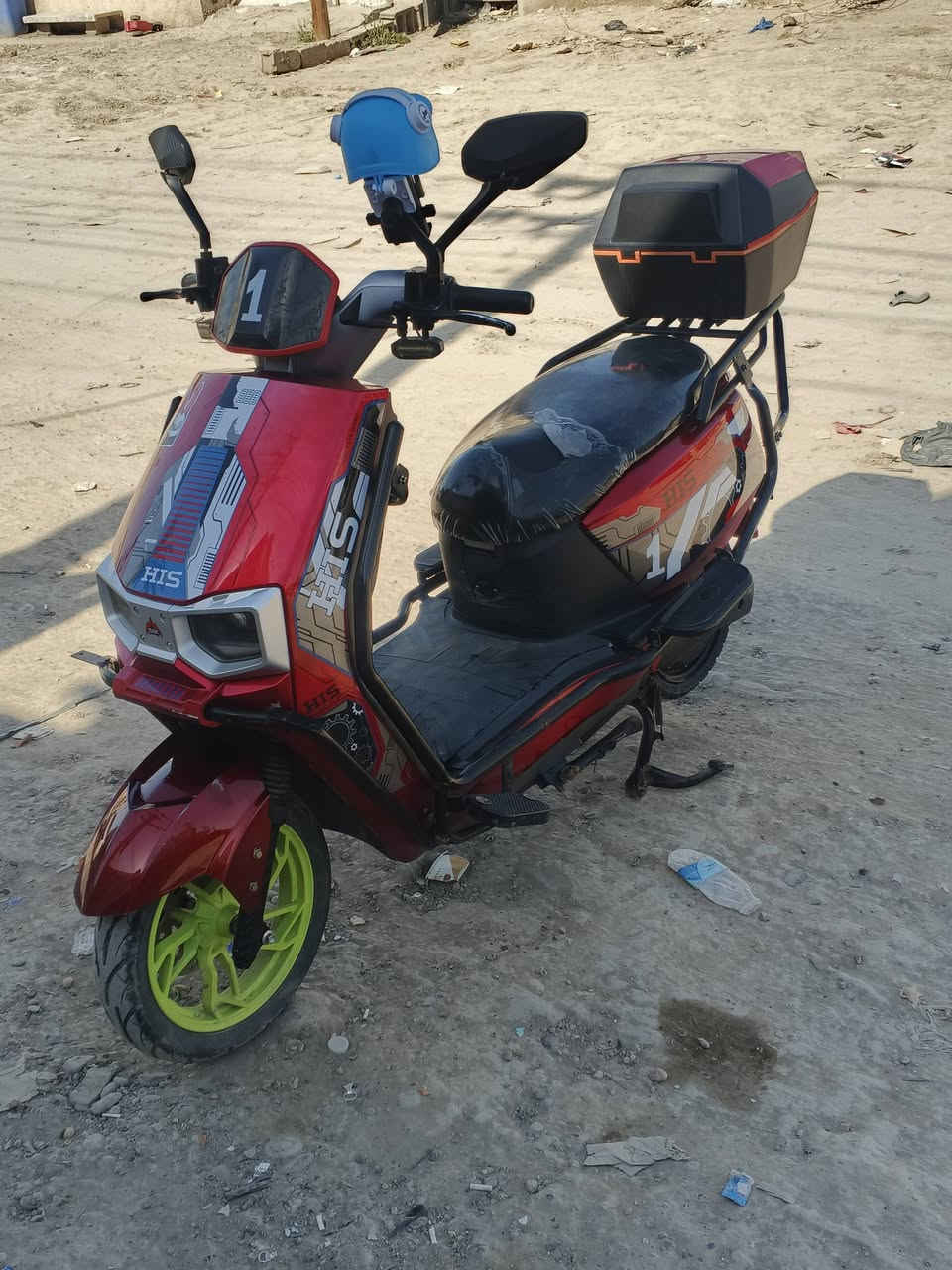 سلام عليكم دراجه البيع سكنس موديل 2025 6 بطاريات سرعتها 99 دراجه نضيفه ملف 2500 العنوان بغداد ابو غريب  *********** سعرها 600 وبيها مجال قليل
