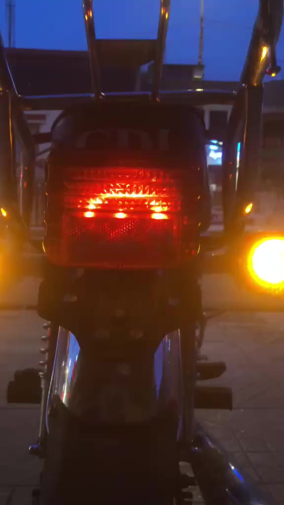 السلام عليكم اخوان تايكر2020للبيع ماطور ما مفتوح كلو شغال وايرمنية كاملة اشاير لايت   امل ما يعوزو ربع دينار السعر 400وبي مجال حك جيتك راسلني خاص او اتصل *********** وتدلل
