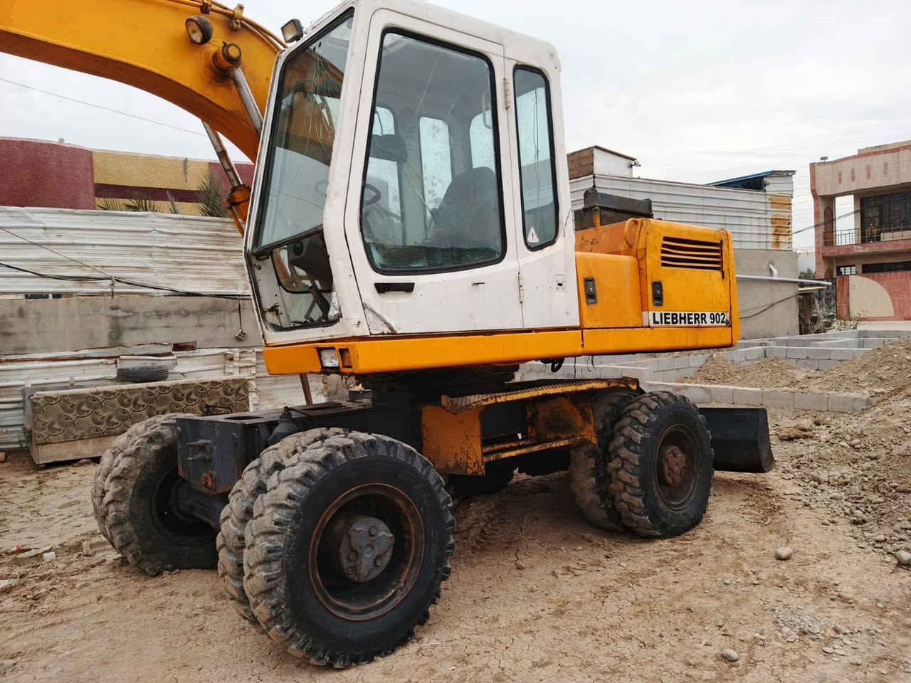 سلام عليكم
حفاره لبهير ٩٠٢ موديل ٩٣ ارقام سنويه شرط الشغل 
***********
