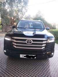 لاندكروز ٢٠٢٢ • محرك ٤٠٠٠ • ماشي ٣٧٠٠٠