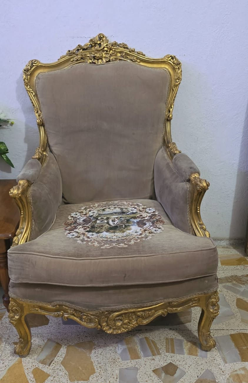 سلام عليكم اخواني تخم زان مصري مثل ماموضح ب الصوره 7 مقاعد عنوان بغداد الزعفرانيه سعره 400 رقم ***********
