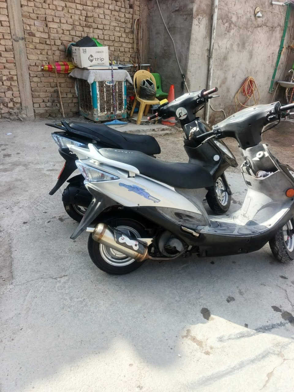 كامكو لون رصاصي لبيع كامله من طول لطول ورقت وكيل موجوده بيهه سعر خاص تفاصيل زايد***********
