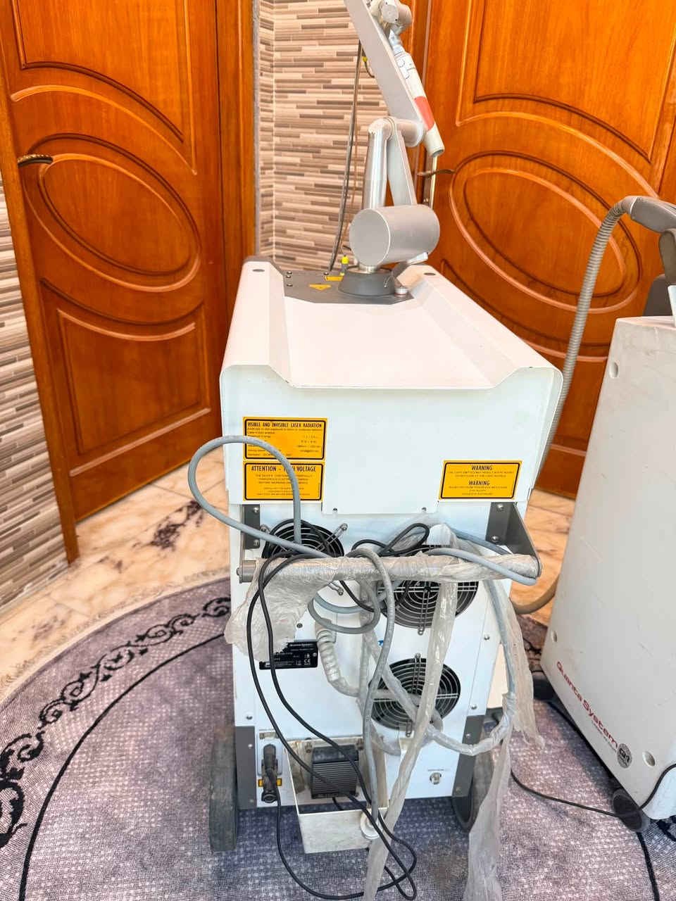 جهازين …جهاز ليزر ازاله الشعر وجهاز ازاله الوشم من نفس الشركه شكركته معروفا بيهن اعطال بسيطه تتصلح مثل ما واضح بلمقاطع بسعر مناسب راسلني وتدلل او تتصل***********
