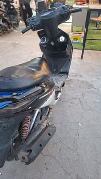 سكنس لدنوزل مكينه مكفوله بس الايت الأمامي ميشتغل دراجه نكره سلف بكل وق...