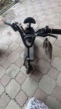 سكوتر شحن للبيع  مقعد جلوس. يكفي لعمر 12واكثر  لاستفسار 07807181897