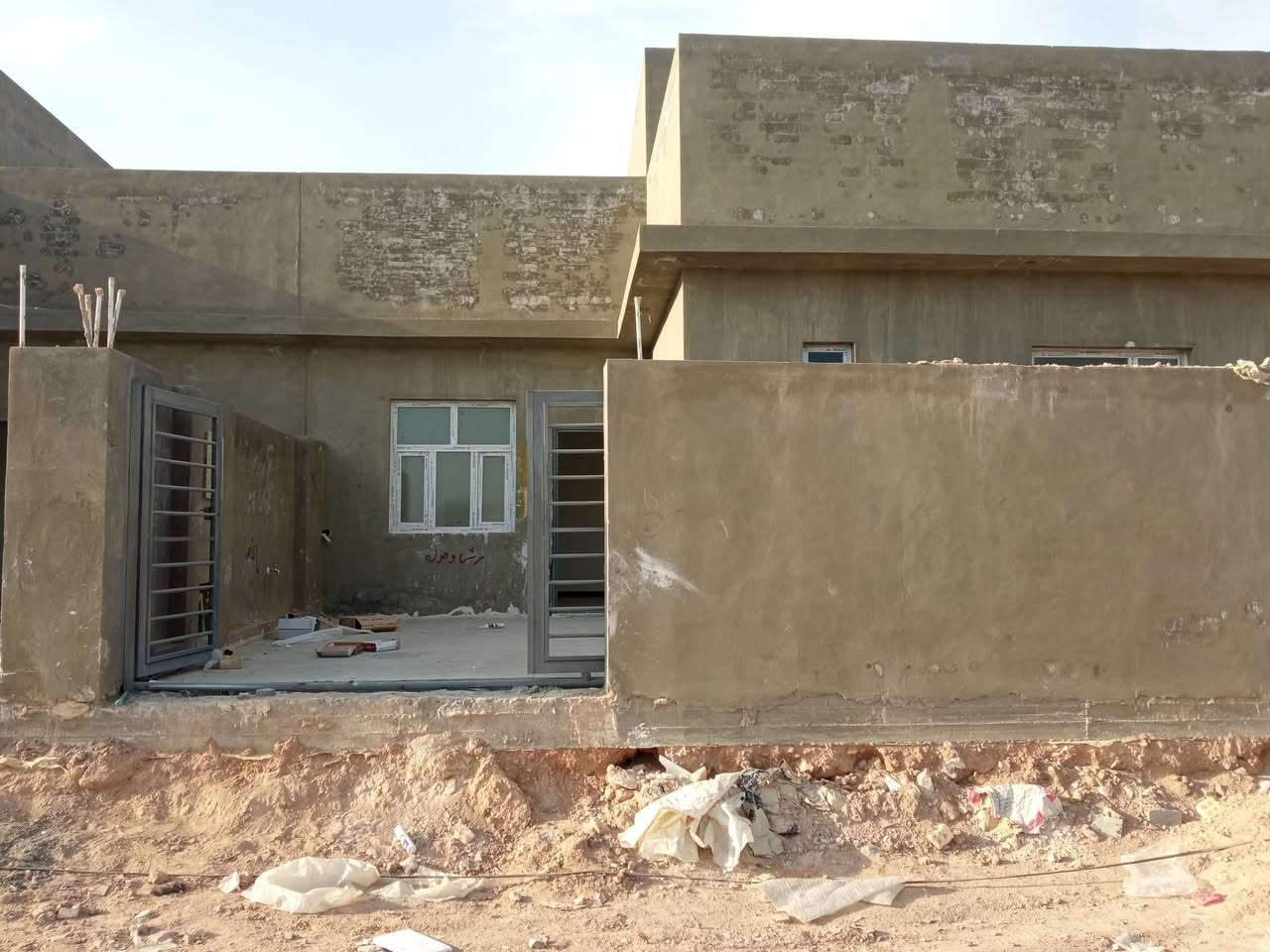 بيت للبيع في مجمع الزهراء السكني مساحته 150م المرحلة الثالثة يتكون من استقبال وغرفتين نوم وصالة كبيرة مفتوحة على المطبخ وصحيات خارجية وصحيات داخلية.
للتواصل ومعرفة السعر الاتصال على الرقم 
***********
ويوجد واتساب على نفس الرقم.
