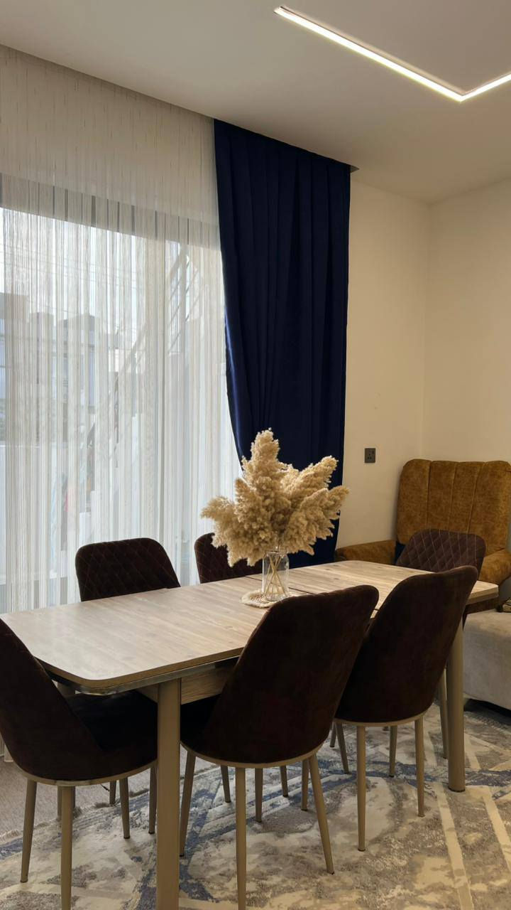 ⸻
✨ ميز طعام أنيق – تصميم عصري ولمسة دافئة ✨

للبيع ميز طعام خشب بلون طبيعي راقي
تصميم مودرن يناسب الصالات الحديثة والكلاسيك ✨

🔸 يتسع لـ 6 أشخاص
🔸 خشب متين وجودة عالية
🔸 لون هادئ ينسجم ويا أي ديكور
🔸 بحالة ممتازة ونظيف جداً

مناسب للعوائل أو للناس اللي تحب الأناقة والترتيب 🌿
الميز عملي ومريح ويعطي لمسة فخامة للبيت.

📩 للاستفسار والمراسلة خاص


**إذا كنت صاحب هذا الإعلان وتريد حذفه لأي سبب، رجاءا أرسل رسالة إلى الدعم الفني**