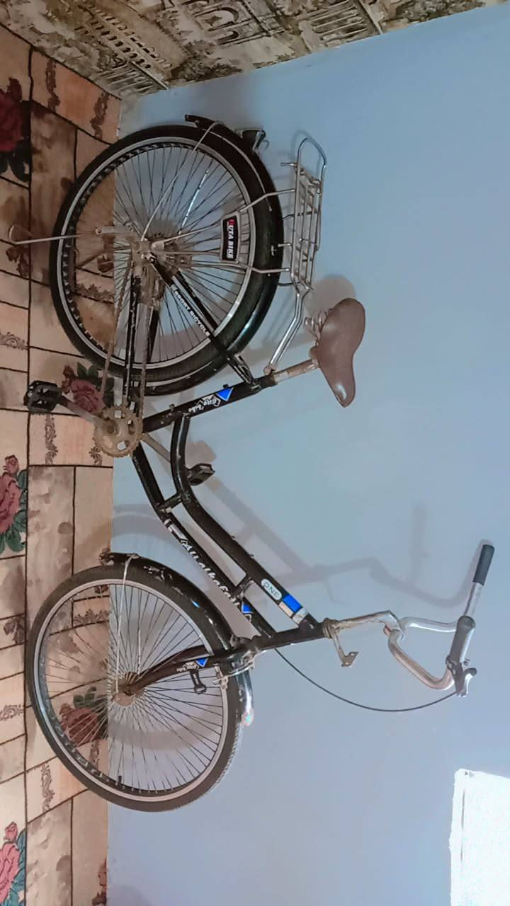 السلام عليكم
للبيع

بيسكل سياحي باله

جاهز من كل النواحي

حجم 26

السعر 65الف وبي مجال 

للتواصل ***********
