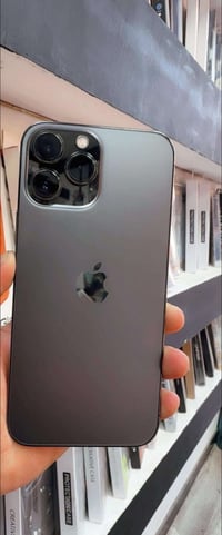 ١٣ برو ماكس بطاريه٧٩ ذاكرة٢٥٦ امريكي وتر شرط الفحص للبيع فقط مكان رماد...