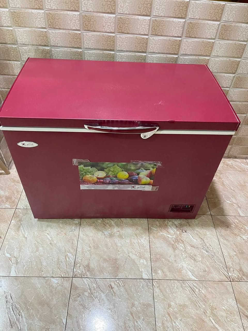 سلام عليكم … مجمدة نضيفة  نوع هيتاشي (14 قدم)للبيع شغالة وتجمد 
ونضافتها حلوةمثل ما واضح بالصور 
سعرها 200 الف ومكاني حلة / الكرامة

***********
