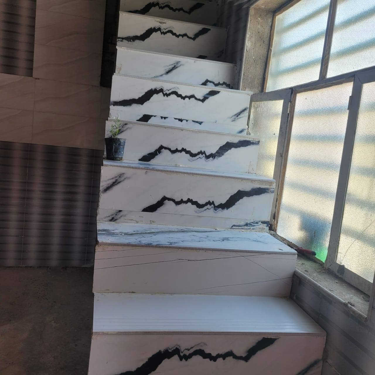 بيت مساحه 300م #طابو_زراعي سند 25
السعر 50 وبي مجال للستفسار ***********
#قريب_شارع_لحولي
(  عمود35 3 شارع الصب مقابل ملحق قريه الغدير                                

بيت جاهز مفتاح 🔑 
أساس وسقف صب مركزي 

منطقه كامله السكن #شوارع_تبليط 

غرتين نوم وصاله ومطبخ واستقبال حمامات داخليه وخارجيه وكراج 

#مدارس // ماء//. كهرباء//. تبليط  /. خط مولد ذهبي 

وتساب ***********

ملاحظه// توجد لدينا كل المساحات من دور او قطع بلتقصيد
