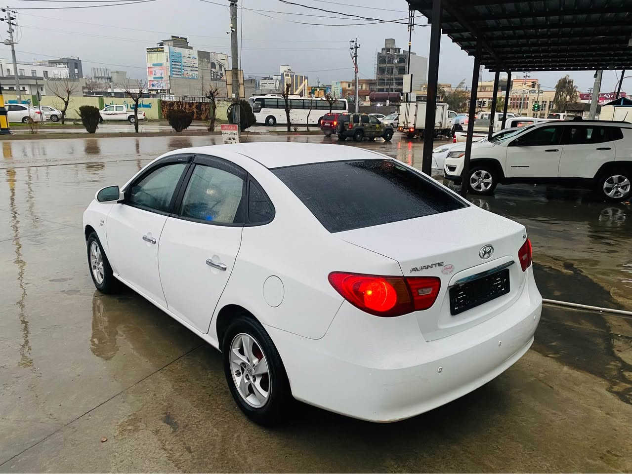 ئافانتي مؤديل2008

بي چالو بي شوخت

ته نها جي شانه كاني سبوخه

بؤياخي نيه خايس به شه رت

كه فه رگؤران به شه رت

سه ياره كه تابلي جوانه

ديناريك مه سروفي تيدانيه

بؤجوانيو پاكي وه سف ناكري

ماشالله ي ده وي 

هه موشتيكي به شه رتي فه حس

***********

*********** رانية, السليمانية
