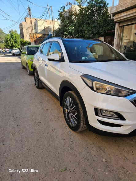 السلام عليكم ورحمة الله وبركاته
من رخصة الأدمن المحترم 
هونداي توكسان خليجي شركة الكاصد
موديل 2019 مكفوله كفاله عامه من كلشي 
على وضع الشركة باستثناء الملاحظات البسيطه 
مثل ما موضحه بالسونار المرفق مع صور السيارة 
ماشيه 47 الف كيلو متر استخدام شخصي 
بعدها بحالة الوكالة
 شرط الفحص وين ما يعجبك 
فول مواصفات 
بانوراما
 بصمة تشغيل 
كشنات كهرباء 
داخل لونين
 شاشه كبيره
 كامره دواره
 مري شفط
 اشاير بالمري
 تبريد قطعتين
 أربعه دسك ويل كب كروم
 حساس امامي وخلفي
 يدات نيكل وترحيب
 خمس عدسات
 لد امامي وخلفي
 وباقي المواصفات المعروفه
 رقم بغداد باسم اخويه شخصيا شرط التحويل 
 سنوية جديدة لغاية 2029 
معروضه 215 وبيه مجال بسيط 
مكان السيارة بغداد سبع ابكار قرب الوقف السني
 أو حي أور كلية الامام الكاظم عليه السلام 
رقم الهاتف ***********
