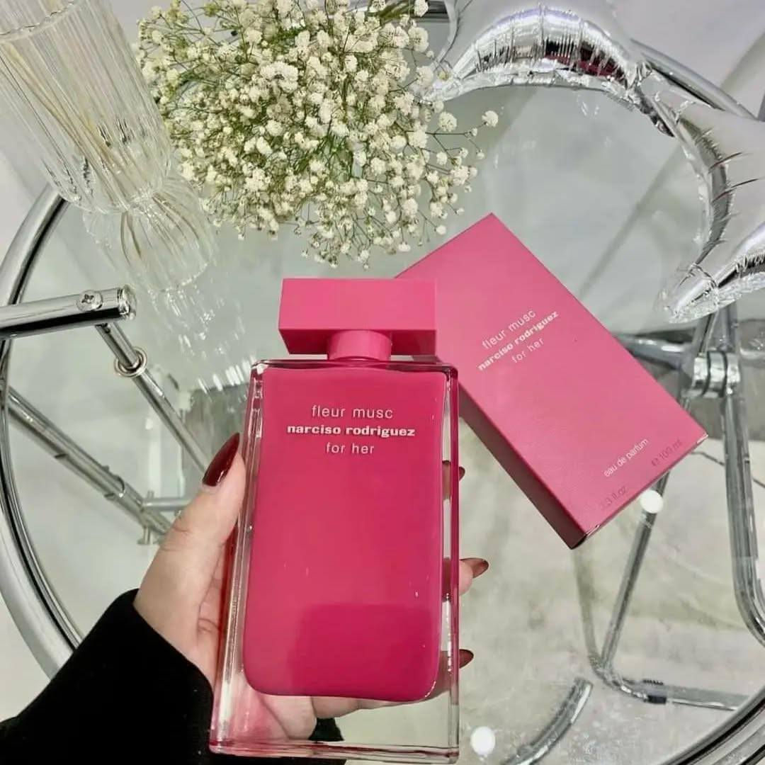 ... عطر فلور مسك من نارسيسو رودريغز 😍
... Narciso Rodriguez Fleur Musc for Her

... هير عطر نسائي راقي وأنيق، من العائلة الزهرية مع لمسات مسكية ☺️✨

... ورائحته ساحرة تضيف لمسات من الإثارة والإغراء، وعبيره فواح وقوي الثبات يمنحك الرقة والنعومة ويجعلك في كامل أنوثتك وأناقتك 💄🌸

... يناسب العطر جميع الأوقات والمناسبات، ويتميز بنوتة عطرية ساحرة وجذابة 😘

السعر 12 الاف


**إذا كنت صاحب هذا الإعلان وتريد حذفه لأي سبب، رجاءا أرسل رسالة إلى الدعم الفني**