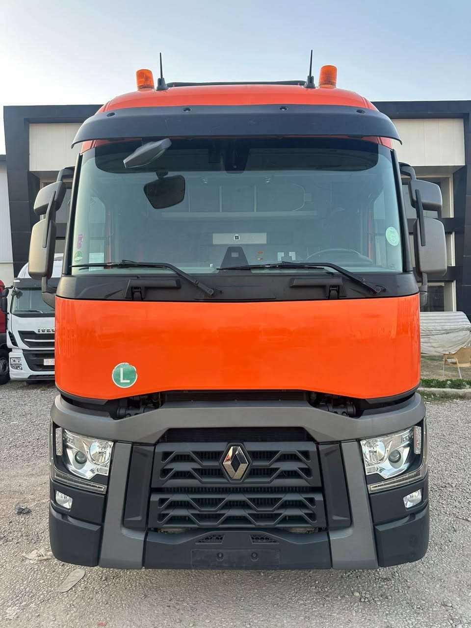 للبيع
رينو سنكل 
موديل 2018 
حجم 460 
672 الف ماشية 
فول فول مواصفات 
عنوان كلار 
شركة جواني سردم 
***********
