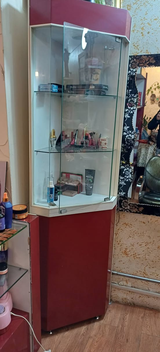 السلام عليكم غراض صالون للبيع الاستفسار الاتصال ***********
