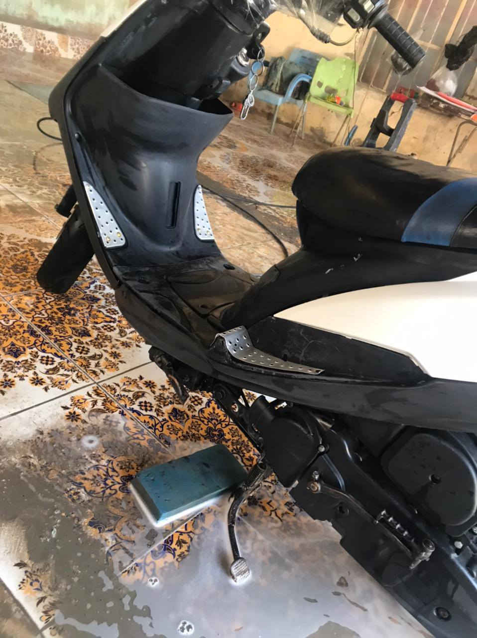 سلام عليكم . دراجه للبيع ماكس عدله مفتوحه. كهربائياته كله شغاله. تايرات ثنيهنهن.جدجد. هندر شغال. حبيبي مثل ماموضح كدامك لاتكلي شني بيه مابيه كله كدامك. ولمو شراي لا يشلع كلبي. دراجه قفله. 480.ولاتكلي هواي.. 
. مكاني ناصريه جبايش. 

. ***********.
