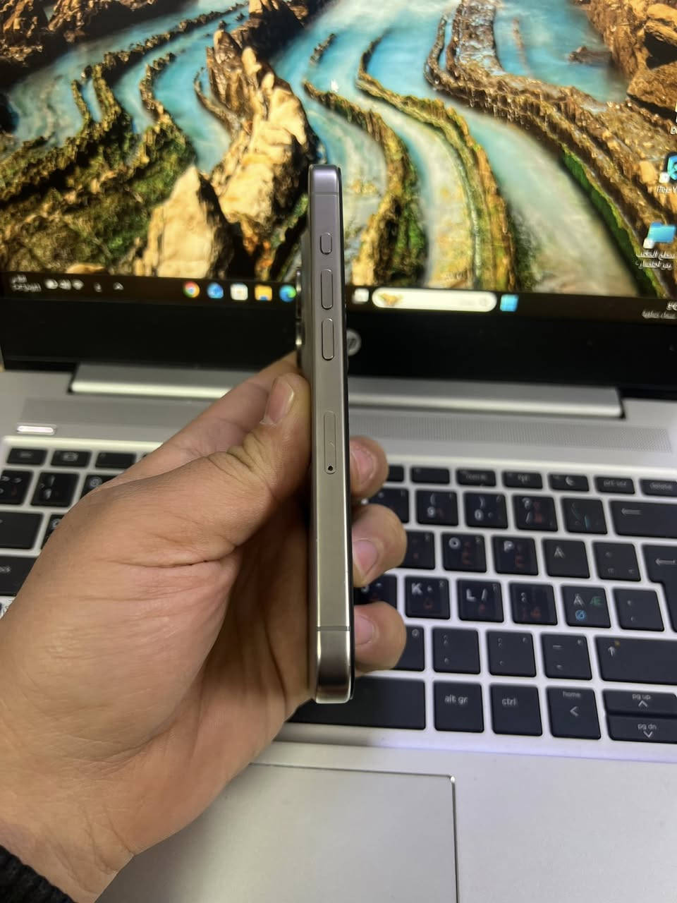 ايفون 15 برو فقط ( صغير )
ذاكره 128 بطاريه 96
دبل سيم  فقط مبدل شاشه بصمه الوجه شغال
الضهر بي فطر السٍعر 550 الفٍ
***********
***********
