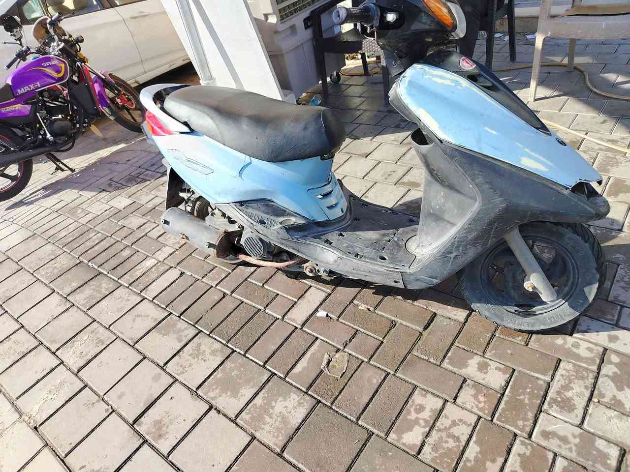 سلام عليكم
بريز بغبغاء للبيع نضيفة وكلهة ع وضع البلادي دراجة خير من الله مكينتهة ممفتوحة نقصها صالنصة وباتري كفراتهة بلادية بس الكفر الامامي بي كسر شويا كهربائياتهة كلهة شغاله دراجة مرتبة سعرها 450 وبيها مجال عنواني زيونة رقم ***********
