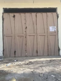 باب حديد • ٣٤٥×٢٧٥ سم • خلف المعهد الفني