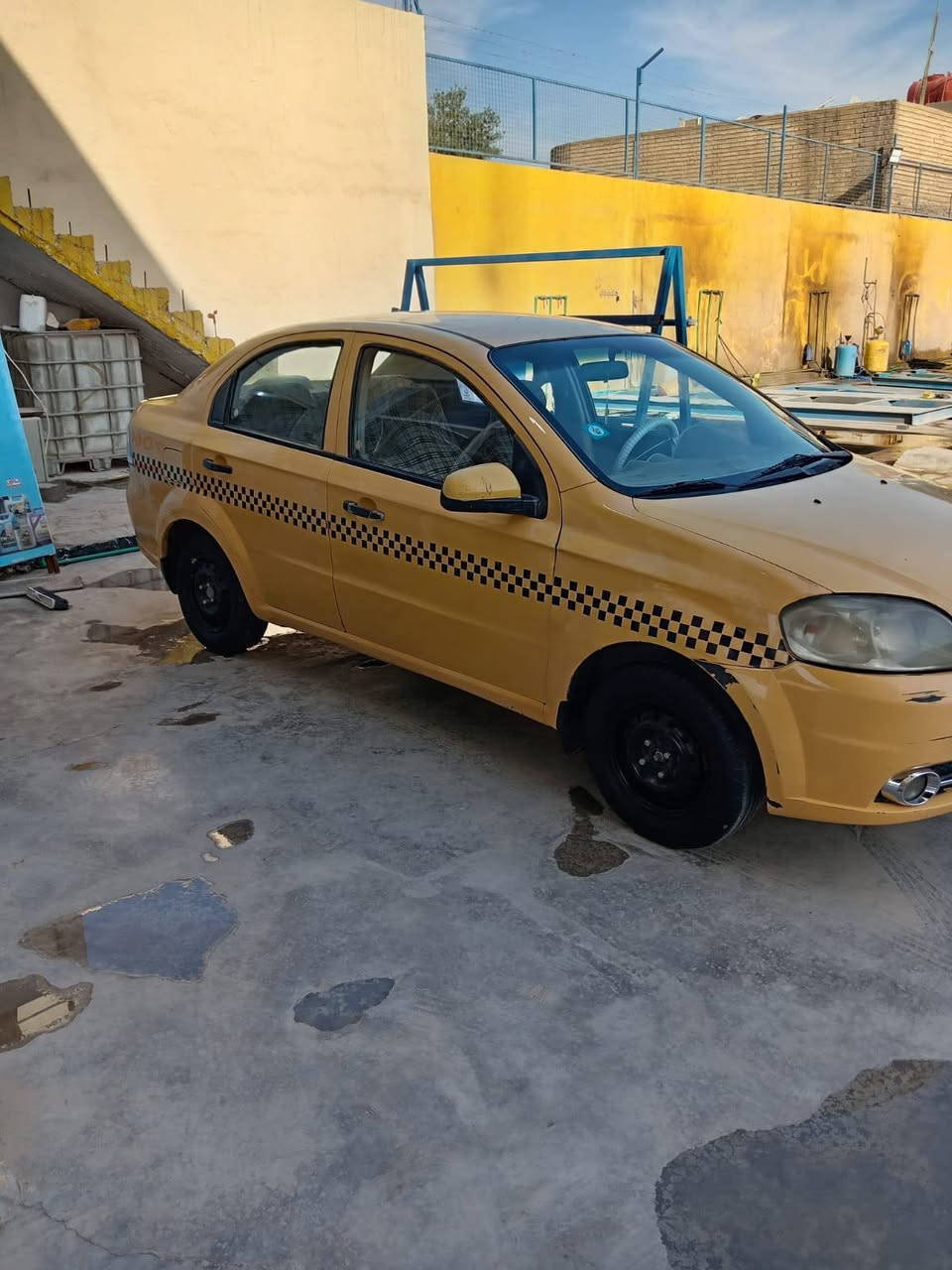 السلام عليكم افيو صفره لبيع نضيفه سياره خير من الله او امروس  بيه باب وجملغ موديل 9  رقمي ***********
