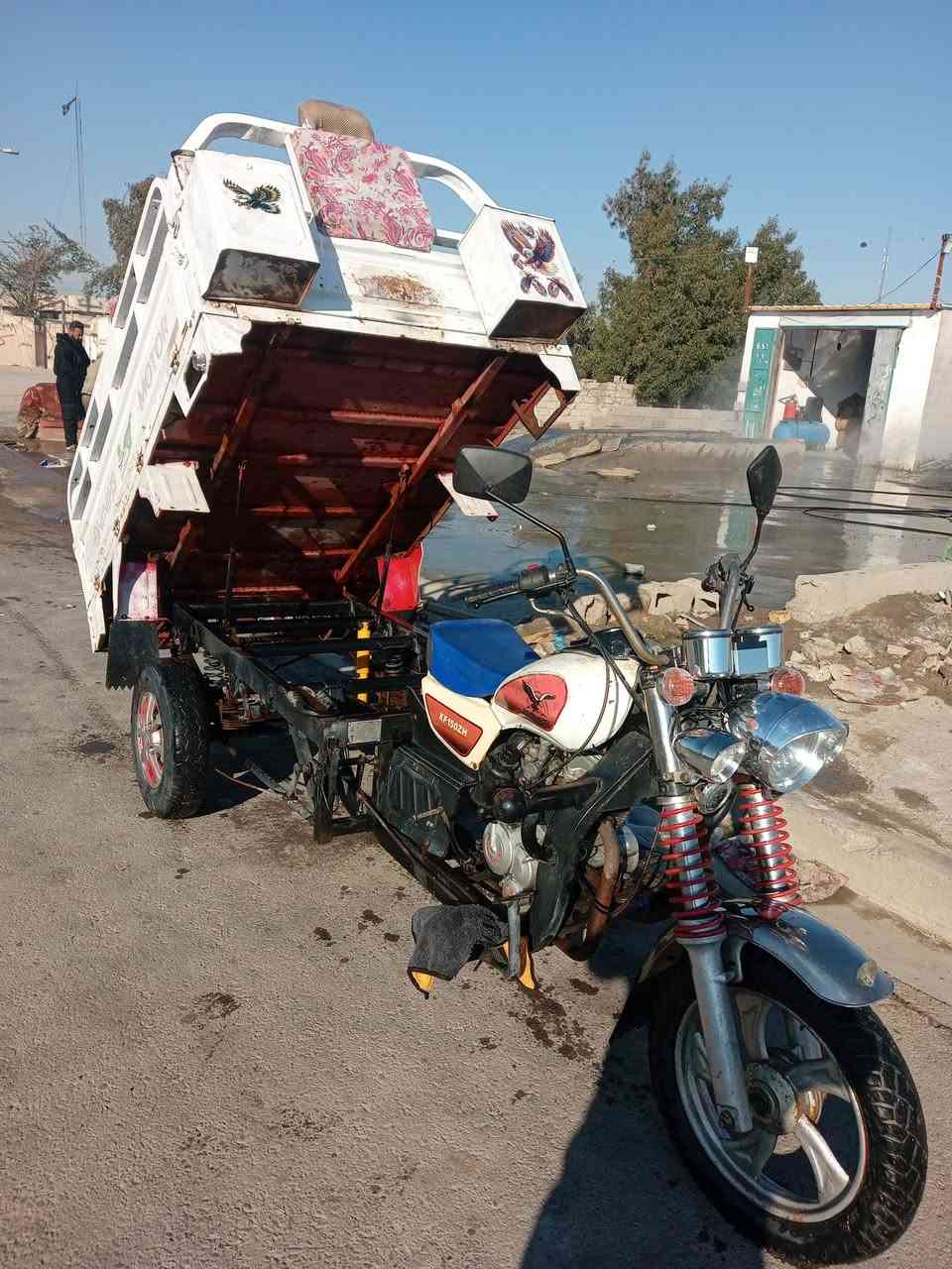 ستوته صقر موديل 2020 سلف هندر شغل وطلع محرك 21 الف مذب عليها اوراق اصولي كامله مكانها بغداد الحسينيه مال راشديه سعرها1400بيها مجال حك الجيه ***********بي واتساب اتصل ودلل موشراي لاتتصل
