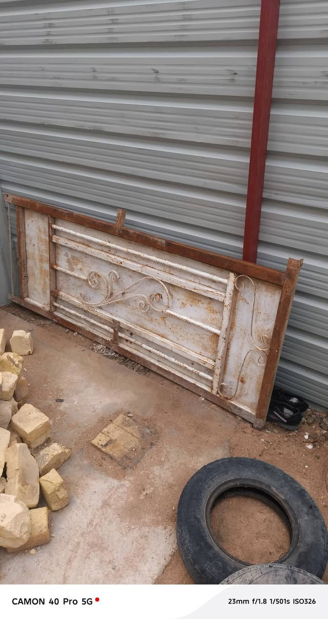 باب للبيع كامل جيب وشد
السعر 60 الف وبي مجال 
الاستفسار *********** قضاء المدينه ابو غريب
