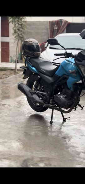 السلام عليكم 
دراجه كي واي للبيع محرك ١٥٠ موديل ٢٣ ماشيه ٥٠ الف
السعر مليون و٧٠٠ وبي مجال 

للتواصل ***********
