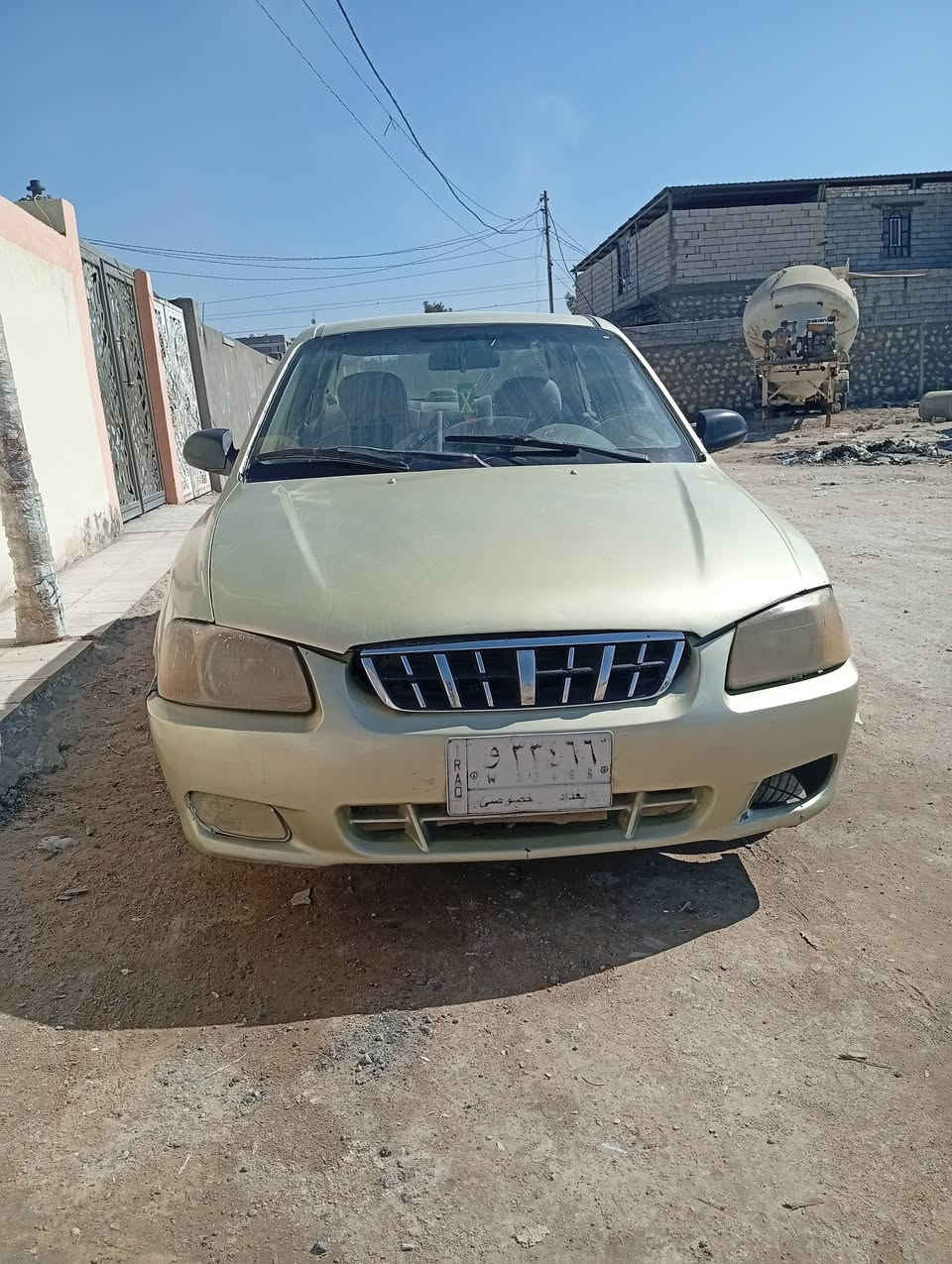 سيارة اكسنت للبيع موديل 2001السعر 38بيها مجال نجف كوفه ***********
