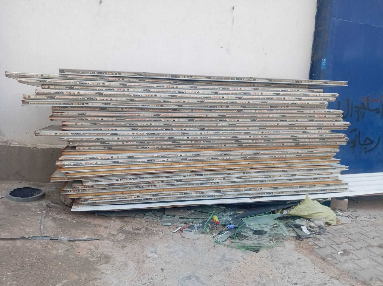 السلام عليكم سندويج جداري الطول 5.75
وعندي طول 3.50 نظيف وسعر مناسب العدد 50 قطعه
بصره ***********
