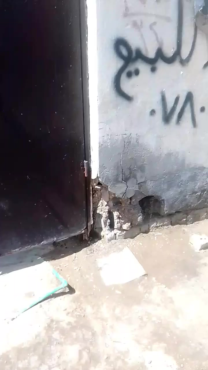 سلام عليكم هذا بيت زراعي عند ابو جاسم قريب على التبليط  المساحة ميه 17    نضيف  تواصل على هذا الرقم ***********.  السعر 20 وبيه مجال
