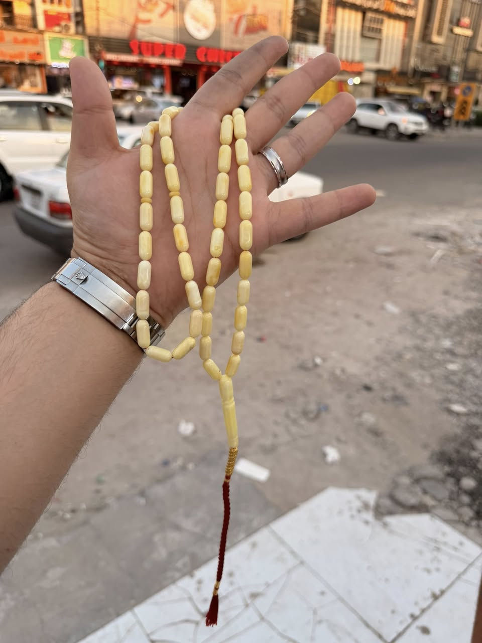سبحة كهرب حر طبيعي بولوني كصه كبسولي جبسي بالكامل بياض تبارك الرحمن مال كويت 🇰🇼 قطعه قويه كلش مثل ما واضح وزن 29 غرام جوه السوك الغرام ب 8$ شراي اتصل او راسلني واتساب رقمي *********** عنواني بغداد الشعب
