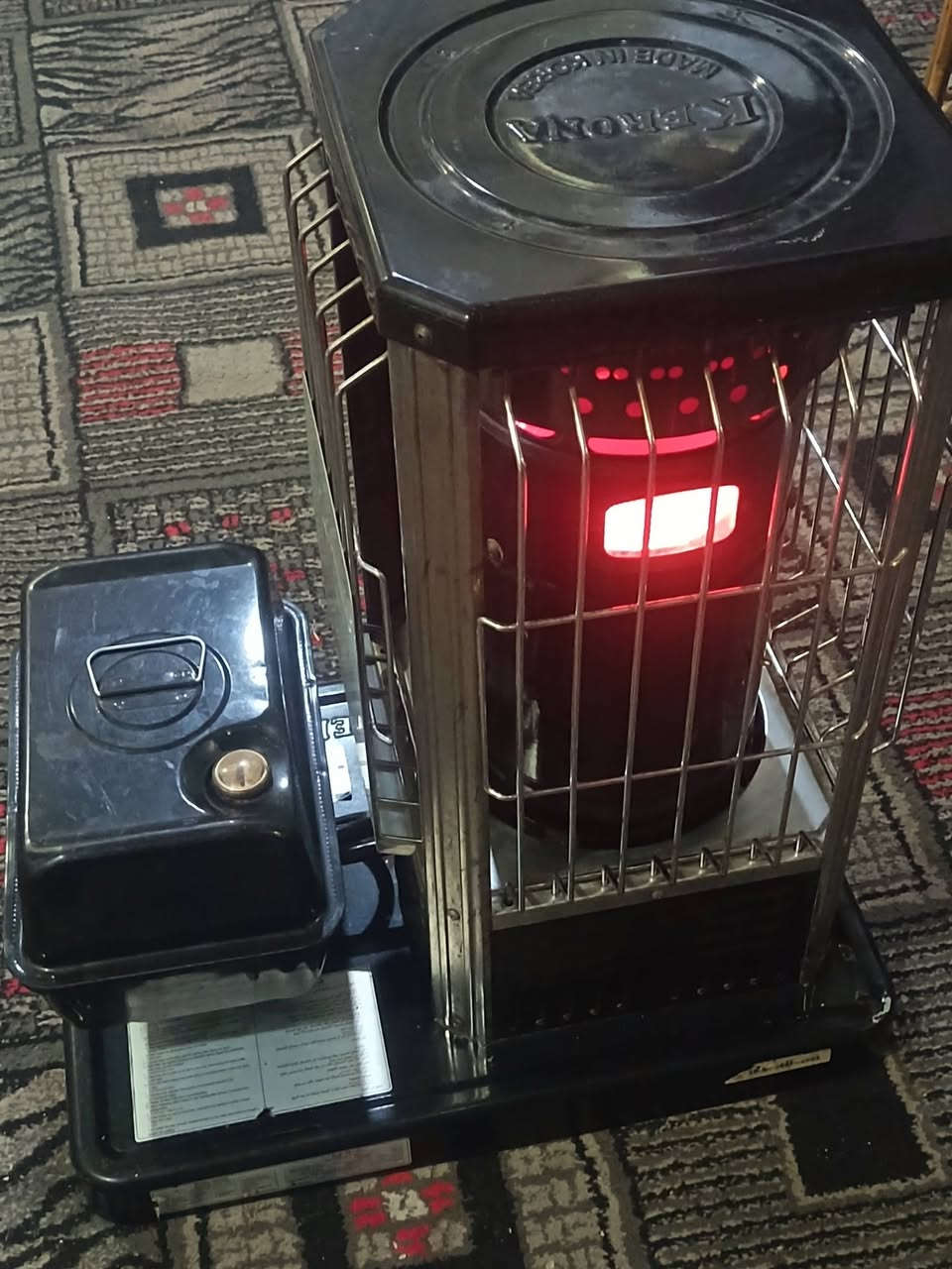 اسلام عليكم صوبة نفطية كورية انتيكة اصلية نضيفة كلش شرط غاز مابيهة سعرهة 150 وبيهة مجال قليل العنوان بغداد ***********
