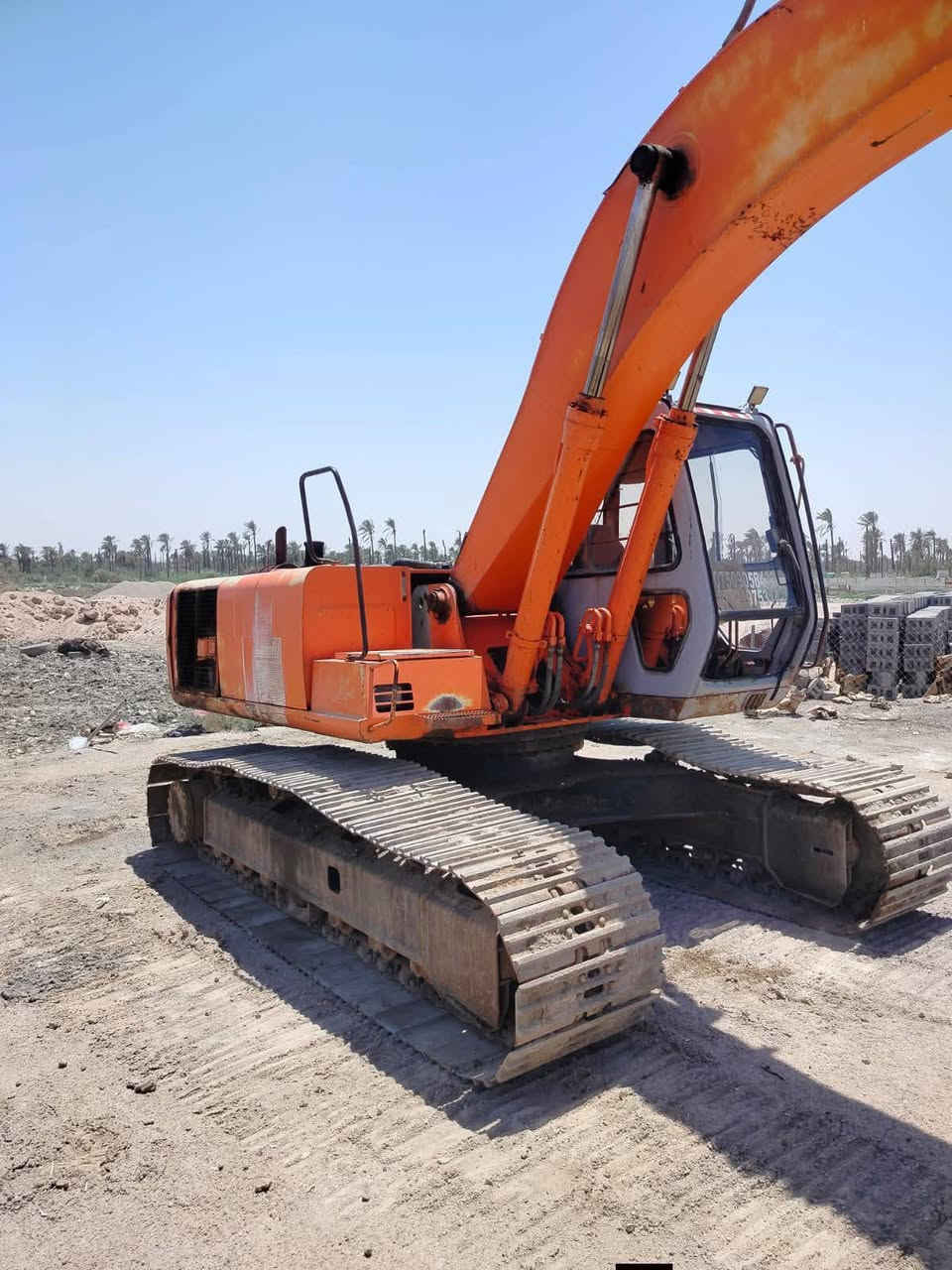 سلام عليكم حفارتين للبيع تو موديل 93 جاهزات للعمل صرف جدد رقم الهاتف ***********
