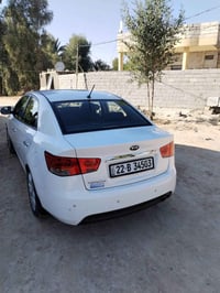 للبيع كيه سيراتو مديل ١٣ خليجي بيه ٣ قطع صبغ فقط ٠٧٨٢٧٩٦٧٢٣٤