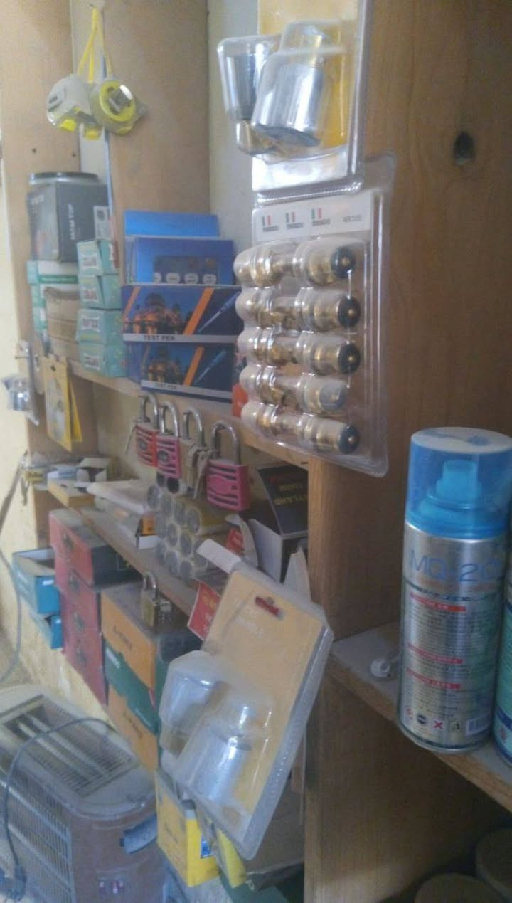 تحية طيبة
السلام عليكم انشائية للبيع بالجملة بالجملة شلع ..

سبب البيع عدم التفرغ دوام والي مشتغل انشائية يعرف طبيعة العمل تحتاج وقت اما عن الشغل مابي اي تعب قياسا بالارباح على كل قطعة الربح ٥٠٪الى١٠٠٪

الغراض

مثل ما موضح بالصور 

دريل همر كبير عدد ٢ 

كوسرة وسط 

دريل كهربائي وسط

دريل شحن 

اضافة للرفوف تفصال حديد شغل درجة اولى عدد ٦

مع رف خشب للعرض عدد ٢ 

بالنسبة للغراض تريد جرد تدلل تريد شلع 

ما نختلف المهم تشوف الصور وتقتنع واي تفاصيل راسلني واتساب او اتصل بالخدمة في حال عدم الرد اترك رسالة واتصل عليك 

هاتف / *********** بغداد الرصافة

متوفر واتساب ماسنجر 

هدية تحصل المكتب مع الشاشة والكامرات عدد٤ مع مبردة وهيتر تدفئة 

مع عارضة مواد بشكل سلات 

اضافة الى مساطر عارضة حائط او شباك تركيب
