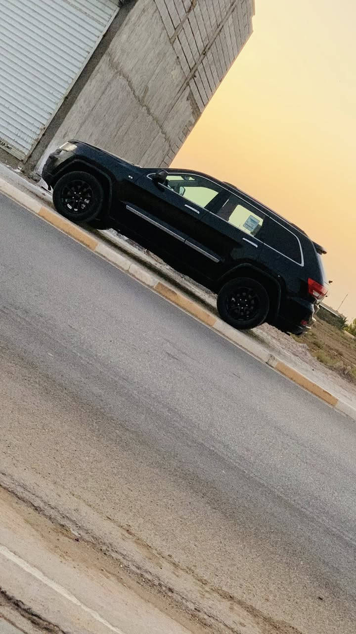 سلام عليكم جيب 13 خليجي السيارة كلش حلوه ونصبتهه حلوه مكينه وكير عالشرط بيه صبغ قطع تفحص وتشوف كهربائيات لايتات جام تبريد كل شي شغال تخم تاير حداده كامله مبدل قبل كم شهر للعلم من الدوام للبيت 10دقايق مكاني السياره مامتعوبه بانوراما خليجي السياره  صبغ لان بيهه جراد دواخل بيج ومشمشي موحادث رقم بغداد باسمي جديد المكان بصره ابي الخصيب والله يرزق الجميع للبيع 155وبيهه مجال او مراوس كامري او k5 او جارجرحياكم الله*********** رقمي
