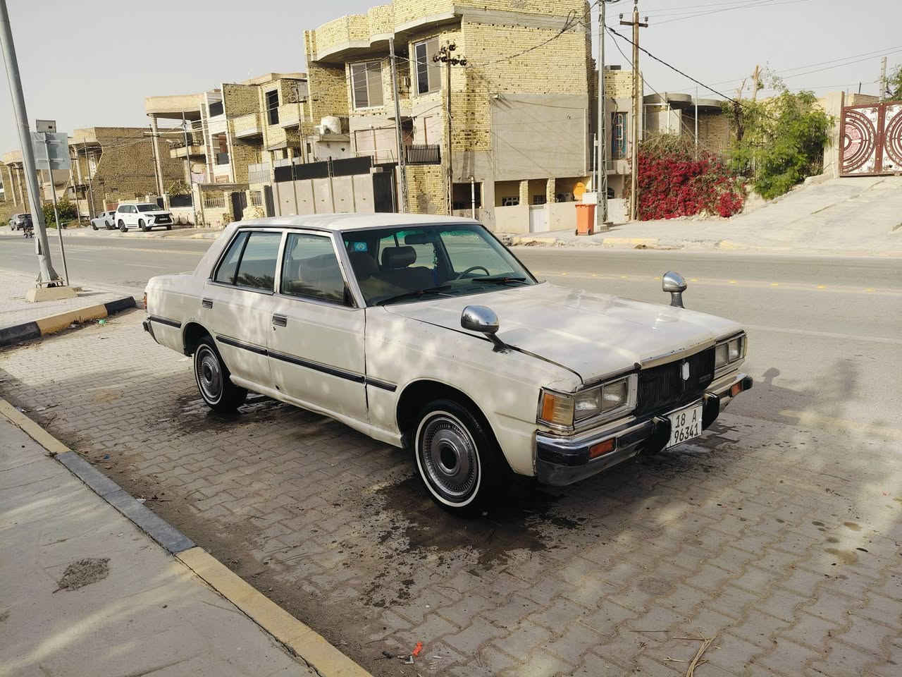 سلام عليكم كراون موديل 81 سيارة رقم نكليزي بسمي سيارة كير ومكينة وتبريد شغال وتخم تاير دوشمة جديدة غرفتهة حلوة وسعر 35 وبيهة مجال*********** العنوان واسط كير ومكينة بطة ما متواجد علة الفيس شراي يتصل وبلخدمة
