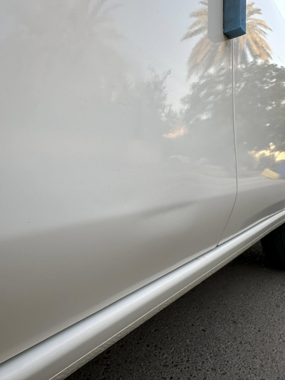 السلام عليكم
نيسان سني ٢٠٢٤ رقم أربيل ماشية ٦٠ الف سيارة نضيفة وجاهزة من كلشي قبل شهر بدلتلها تخم تايرات جديد وبدلتلها دبلات خلفية وقبل سبوع بدلت بنزات وبولبرنات السيارة مدشومه ارضيه جلد وكشنات السيارة بيها هاي الرصعة الي بلباب موضحة بل صور كلش صغيرة وبيها بعد رصعه بل قمارة اصغر من هاي الي بل صور 
السيارة بعدها الهزة مالتها مخلصانه بشهر ال٤ تخلص

مسويلها عازل للسيارة عازل وحيف وحرارة ..

السعر 128 وبيها مجال بسيط 

***********
