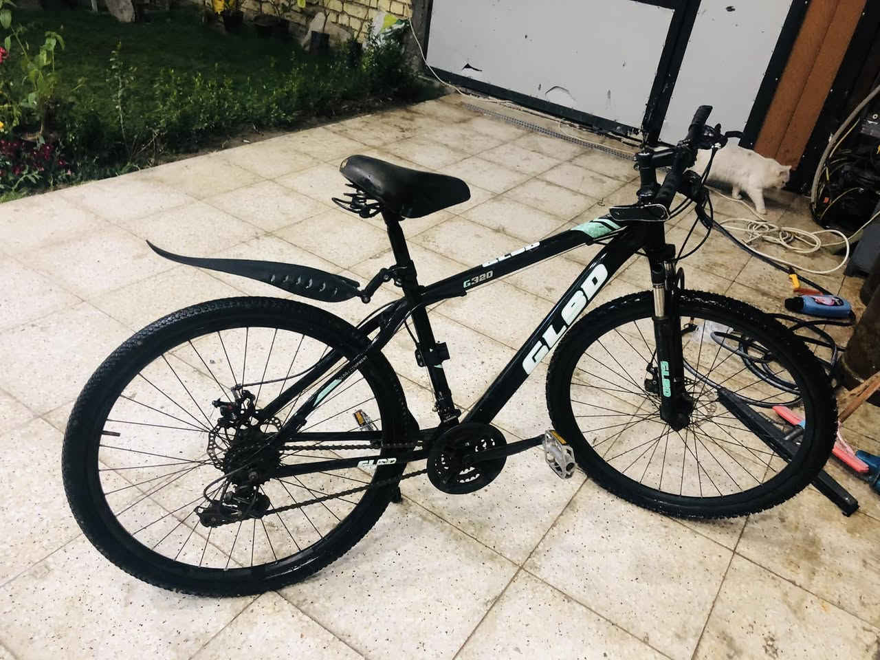 السلام عليكم 
بايسكل رياضي جبلي حجم(26)
ماركة GLSD
تخم تاير جديد 
تخم چوب جديد 
البايسكل عدد النمر 7*3امامي خلفي
بريك دسك
البايسكل مرتب نفس ماموضح بالصور 
السعر 120 وبي مجال
العنوان المدائن سلمان باك التجاره بشارع مدرسة الادريسي
الرقم***********
