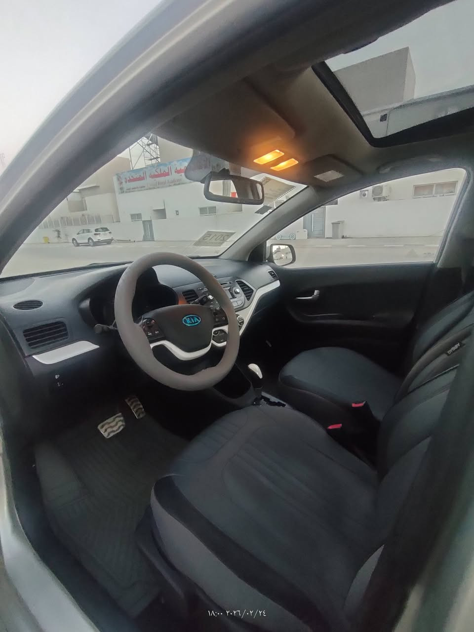 سلام عليكم كيا بيكانتو للبيع موديل 2015رقم بغداد بأسمنه فول بصمه فتحه بلقماره تحكمات حساسات بيه تعديل بارد بلجاملغ الامامي وصبغ بلجاملغ الخلفي السعر 90
للاستفسار ***********واتساب متواجد من ال4عصرا
