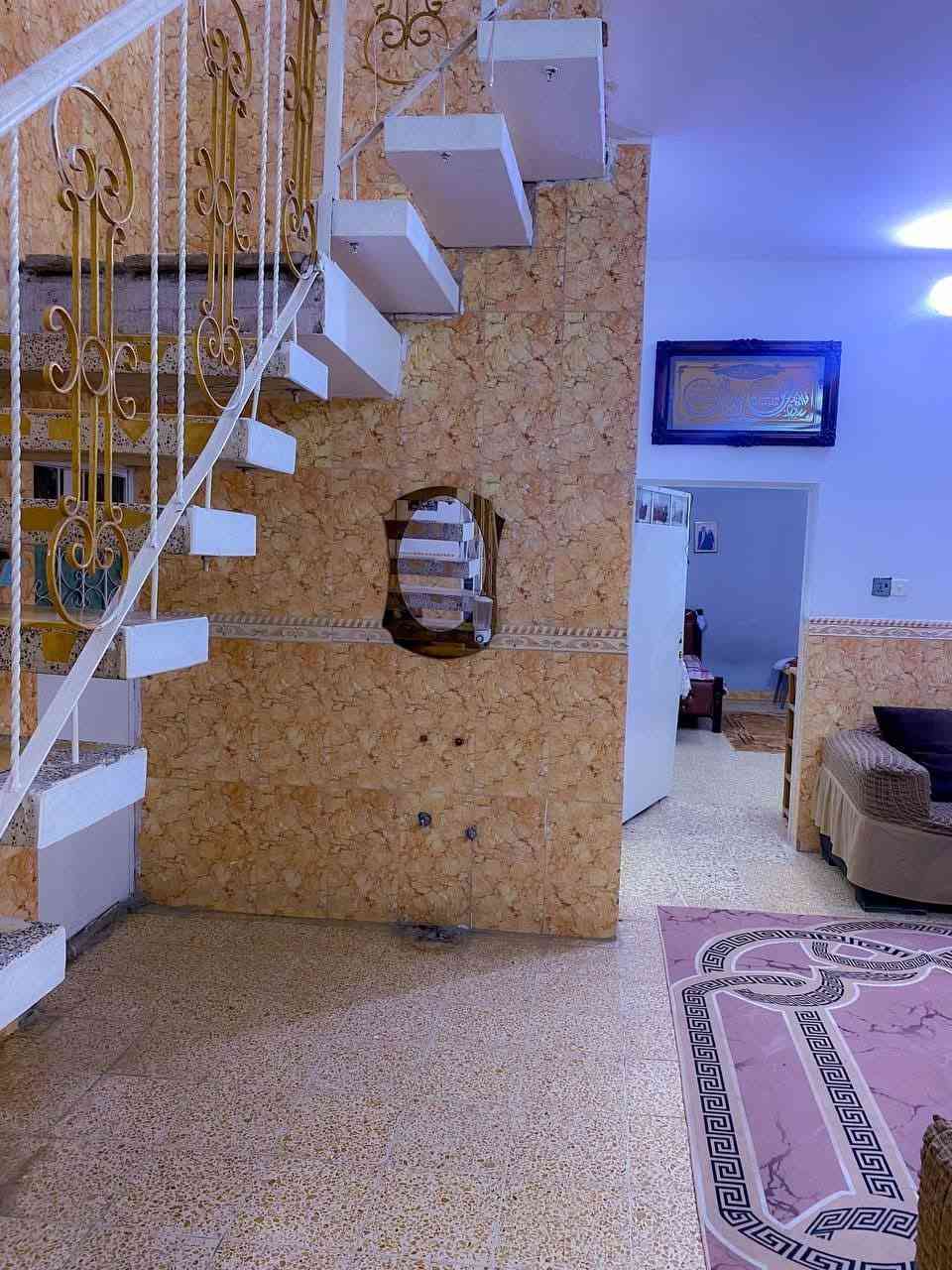 بيت للبيع في أم الكبر والغزلان شارع مرطبات الباندا قرب معمل الغاز مساحة البيت 150م طابقين ومحل للاستفسار ***********
