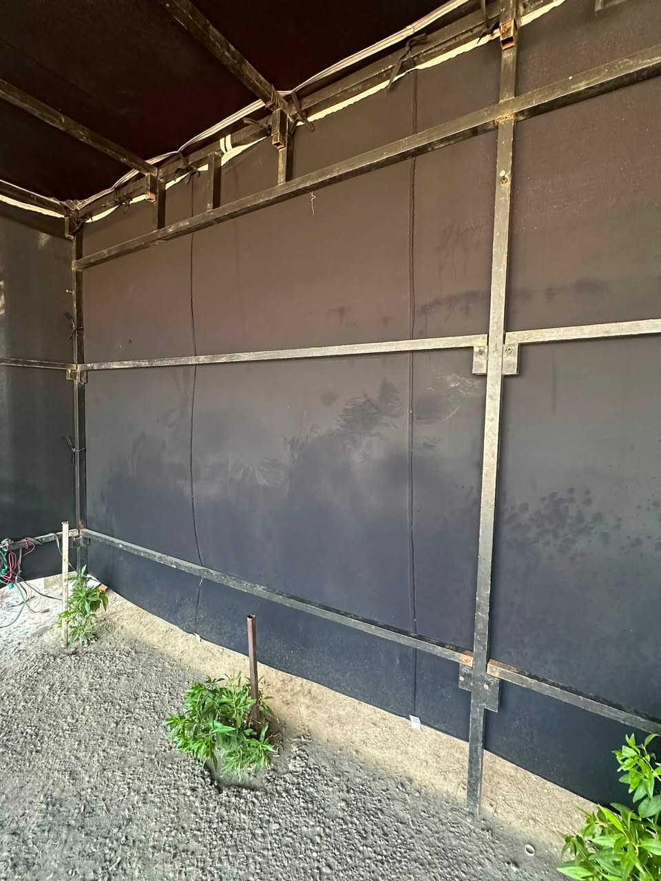 السلام عليكم
سردق للبيع طول 9 متر وعرض 4 متر حديد ثقيل جادرة جديد اول شدة اله قطعتين سكف قطعة وداير قطعه لجادر براغي ضب  وينصب قطعتين نوب ينضب براغي قطعه بقطعه وجة مفتوح بي بردات ثنين مفصلات مجرد تخليله بوري سجة لوجة بردة 
مكان لجادر بغداد شعب سعر مليون ومية الف كامل وية برداتة
واتساب ***********
