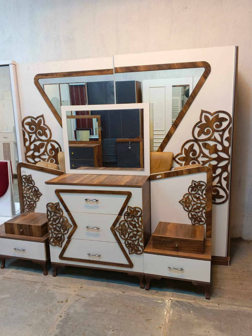 غرفة نوم مستعملة🇹🇷
 نضافة 90 ٪💯فول نضافه
عدد القطع /5
نضام / سلايت💢
سعرها 400قفففل💸
شد ونقل داخل بغداد مجاني🚛
يوجود توصيل محافضات 🚛


**إذا كنت صاحب هذا الإعلان وتريد حذفه لأي سبب، رجاءا أرسل رسالة إلى الدعم الفني**