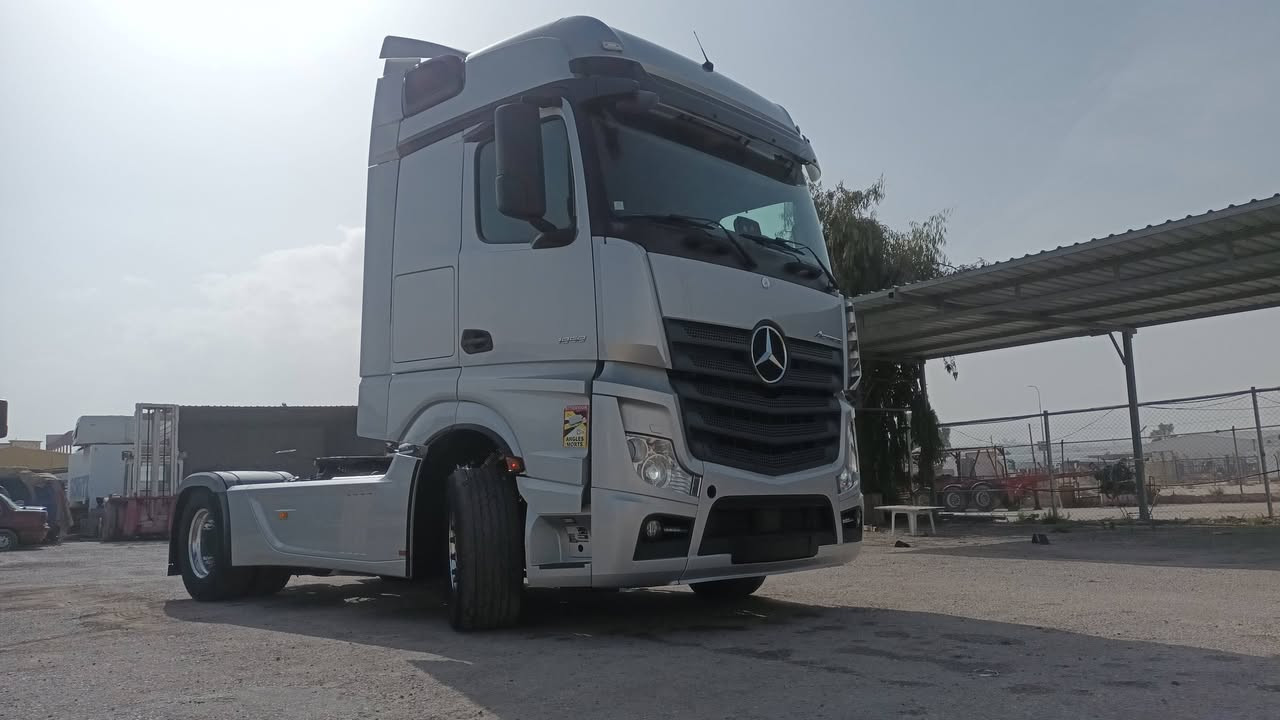 For sall :  Mercedes-Benz ACTROS 1858

الموديل: 2019

الممشى: 410,000 km

الوارد: ألماني

نوع الغرفة : ميجا سبيس 

الموقع: معرض صقر الهدى

رقم التواصل: 0786666214

#MercedesBenz #Actros1858 #TruckForSale #HeavyTruck


**إذا كنت صاحب هذا الإعلان وتريد حذفه لأي سبب، رجاءا أرسل رسالة إلى الدعم الفني**