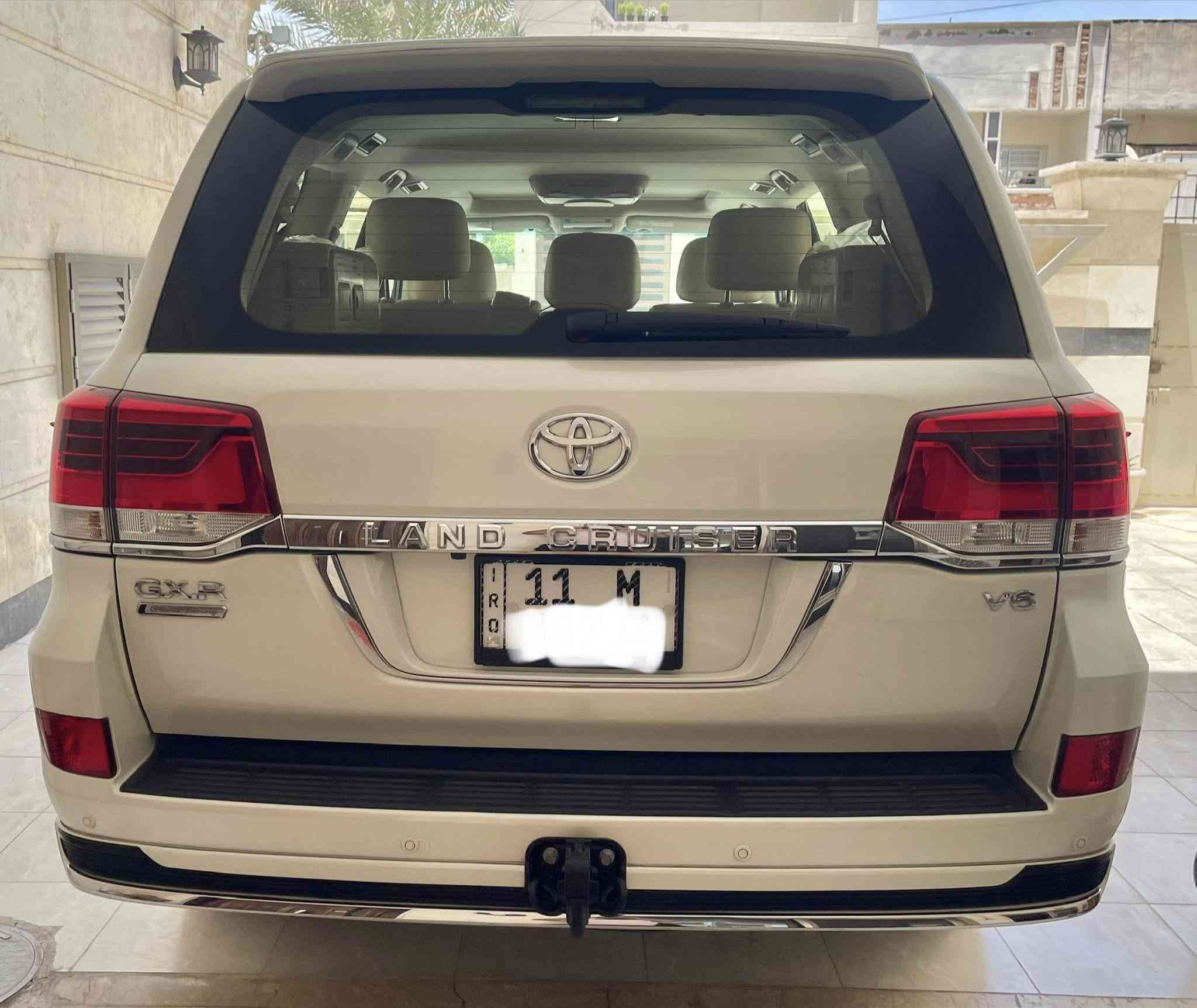 لاندكروز 2019
بريميه مكفوله من الصبغ والتبديل بيه بارد باب الخلف السائق فقط والبقي مكفوله 
مكاني بغداد زيونه
***********
السعر 48000$
