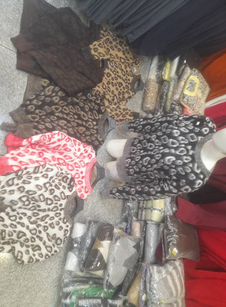 ازياء السرمد شارع النهر عمارة الدفتر دار قريب الشط بادارة حجي عاصم  يوجد جمله ومفرد التواصل على الهاتف *********** ....نوع القماش موهير
