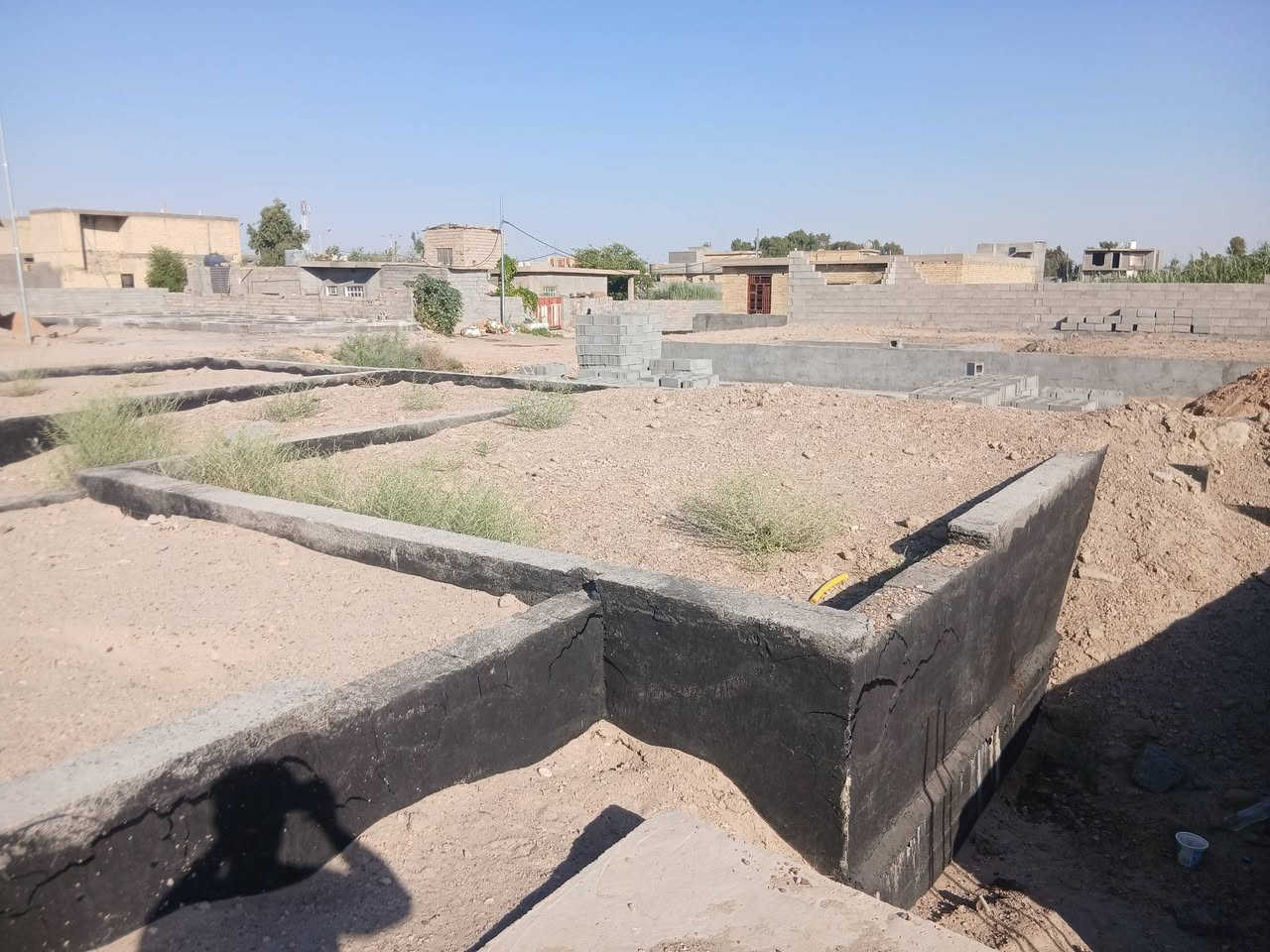 سلام عليكم يوجد بتلو مساحه ١٥٠ //١٠×١٥ خريطه حلوه بل مسالمه طريق نعيميه خدمات ماء او كهرباء او سكن قريبه ع شارع ٤٠ //***********
